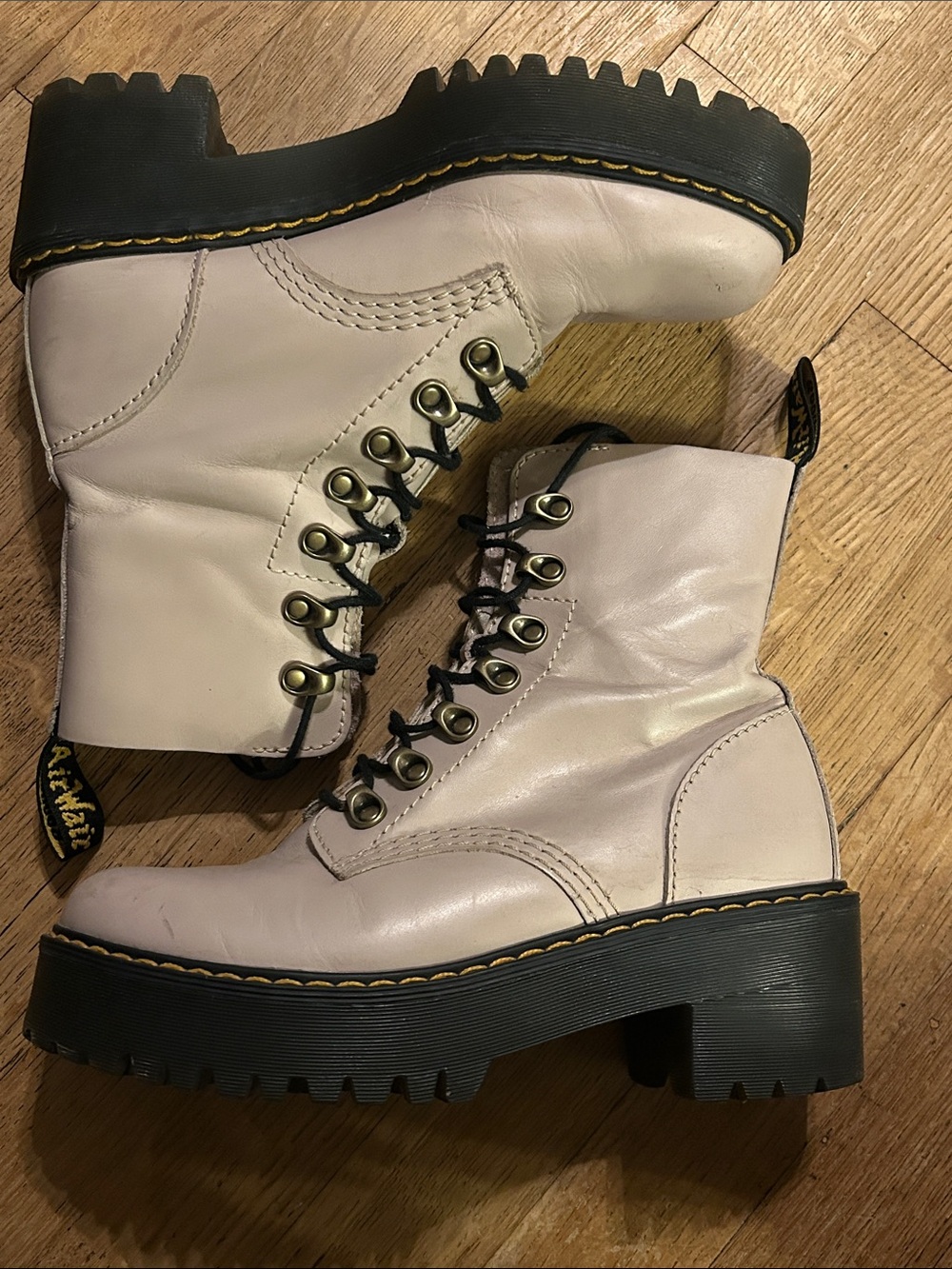 Dr. Martens Leona Cream Leather Lug Platform Combat Boots size 6